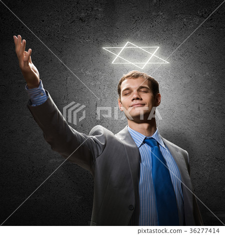 Gesturing businessman 36277414