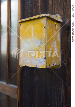 Showa front door and milk bottle holder 36280596