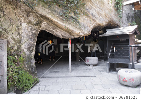 Zeniarai Benzaiten Ugafuku Shrine　 36281523