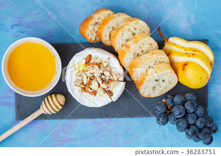 Brie cheese (camembert) with honey 36283751