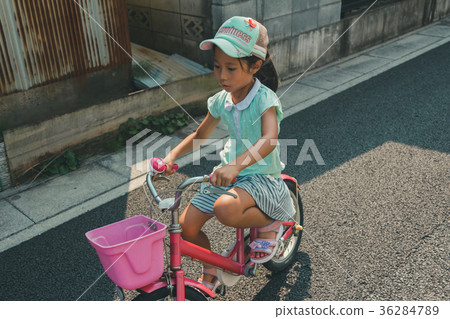 bicycle, younger, child rearing 36284789