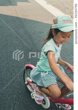 bicycle, younger, child rearing 36284790