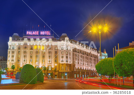 Neptune Fountain and The Westin Palace Hotel 36285018