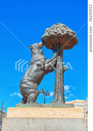 Sculpture of Bear and the Madrono tree. Sculpture of Bear and the Madrono tree. 36285022