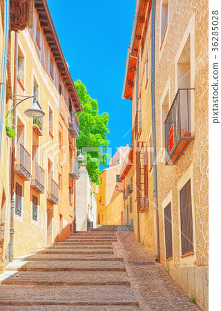 Narrow medieval streets of the city of Segovia 36285028
