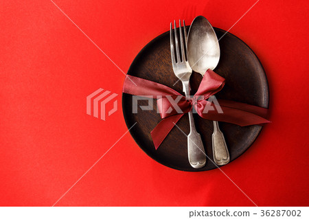 Composed plate with silverware 36287002