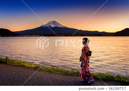 Asian woman wearing japanese traditional kimono Asian woman wearing japanese traditional kimono 36289757