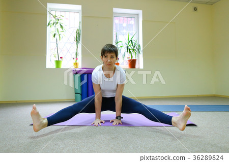 Young American girl begins morning practice before 36289824