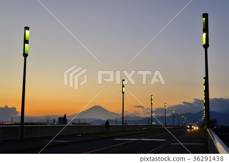 Evening Fuji seen from the Kangawa Bridge Evening Fuji seen from the Kangawa Bridge 36291438
