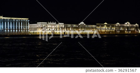The winter Palace night in Saint Petersburg . 36291567
