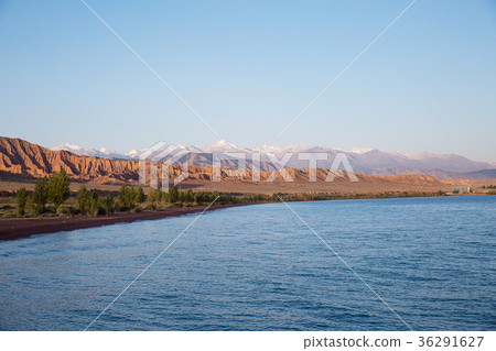 Lake Issyk-kyl , Kyrgyzstan . 36291627