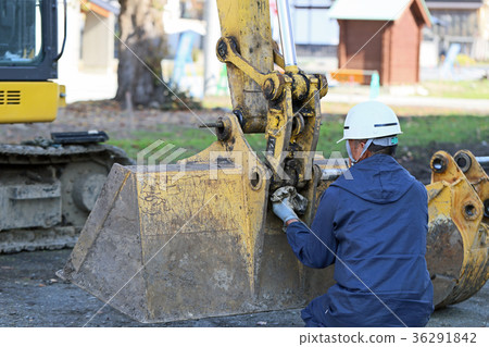 Replacement of hydraulic shovels 36291842