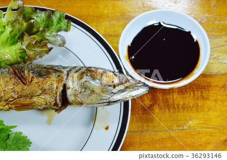 fried pacific mackerel and vegetable with sauce 36293146