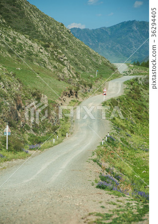 Extreme road in mountains 36294405
