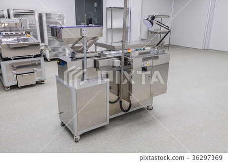 photos sterile production area with the machine 36297369