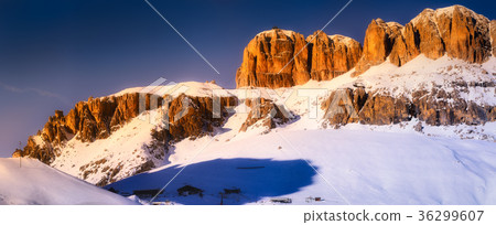 Mountains covered with fresh snow 36299607