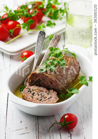 Meat rolls with herbs 36300320