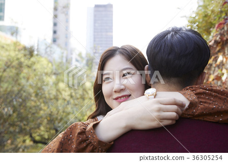 夫妻,情侶,擁抱 夫妻,情侶,擁抱 36305254