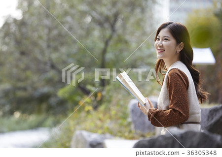 年輕的女人,流,閱讀 年輕的女人,流,閱讀 36305348