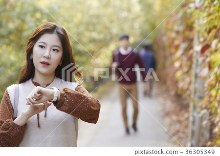 戀人,情侶,約會,檢查時間 戀人,情侶,約會,檢查時間 36305349