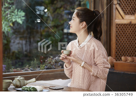 Young woman, teahouse Young woman, teahouse 36305749