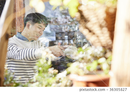 Young man, teahouse Young man, teahouse 36305827