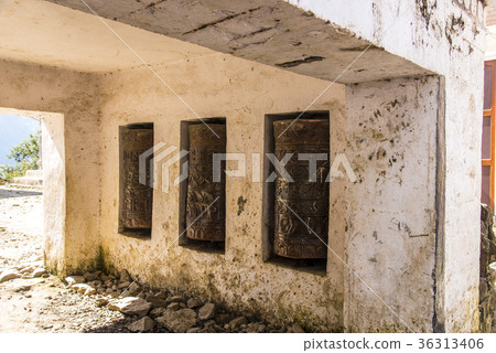 在珠穆瑯瑪高速公路登機口的瑪尼汽車 36313406