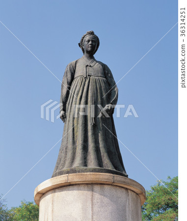 Statue of Shin Siimang Statue of Shin Siimang 36314251