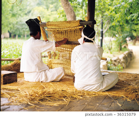 Weaving 36315079