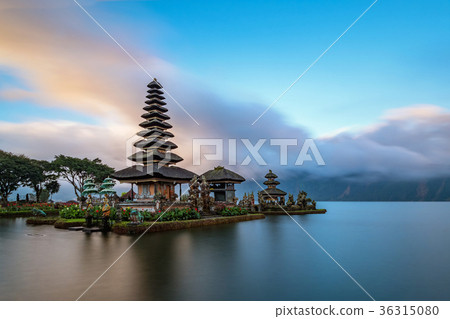 Ulun Danu Beratan Temple. Ulun Danu Beratan Temple. 36315080