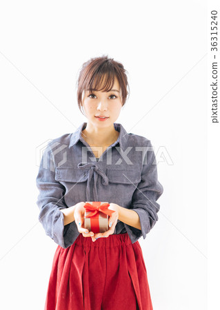 Young woman present image Young woman present image 36315240