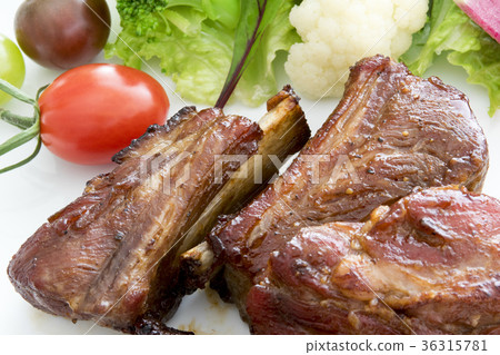 排骨和蔬菜沙拉 36315781