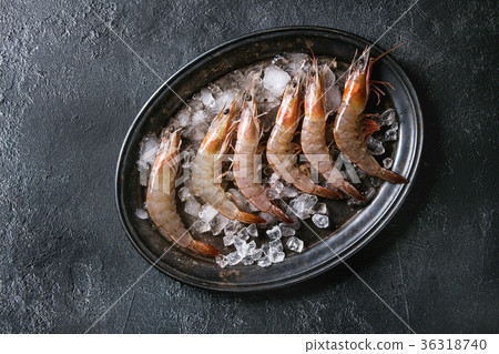 Raw uncooked prawns shrimps Raw uncooked prawns shrimps 36318740