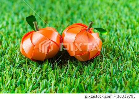 Coin folding with Ribbon is shaped orange fruit fo Coin folding with Ribbon is shaped orange fruit fo 36319793