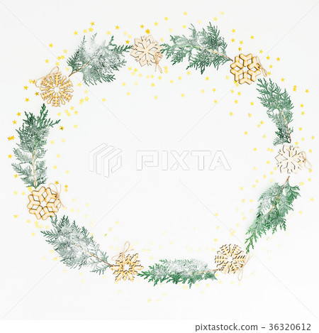 Round frame of fir branches and decoration 36320612