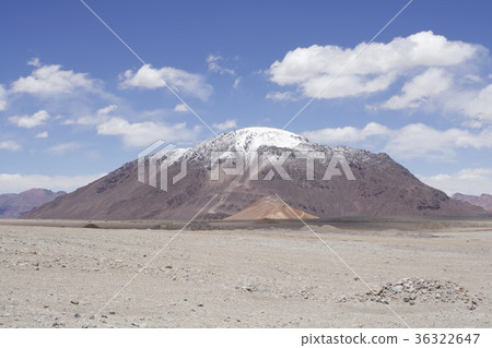 Clear summer, a spectacular view of the Atacama highlands desert region and the beautiful Andes mountains in northern South America Chile Clear summer, a spectacular view of the Atacama highlands desert region and the beautiful Andes mountains in northern South America Chile 36322647