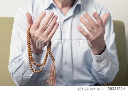 Praying hands of an old man Praying hands of an old man 36323524