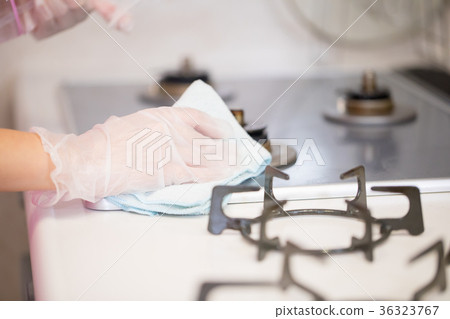 Cleaning a gas stove Housework Agent Female employee Female worker Haw housekeeping 36323767