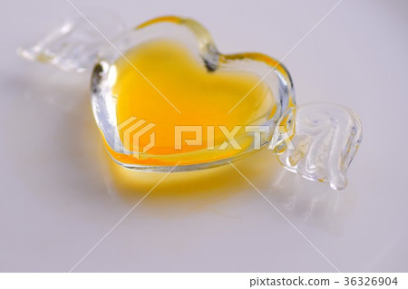 Flying Honey (love message board) 36326904