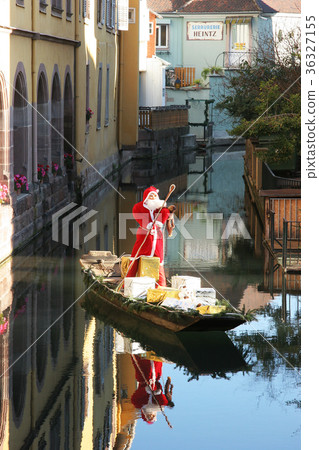 Santa Claus	 36327155