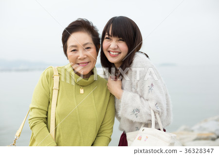 父母和孩子的母親和女兒旅行 36328347