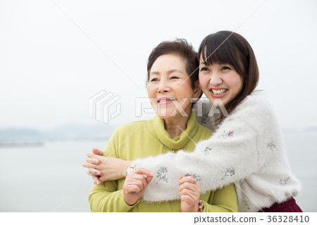 父母和孩子的母親和女兒旅行 父母和孩子的母親和女兒旅行 36328410