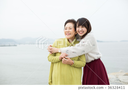 父母和孩子的母親和女兒旅行 父母和孩子的母親和女兒旅行 36328411