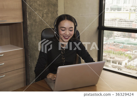 Callcenter is answering the phone customer question. 36329424