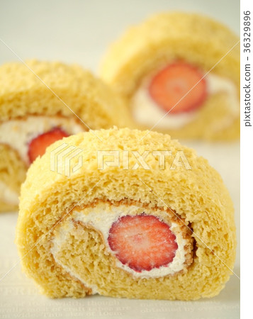 Strawberry roll cake (up) 36329896