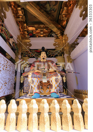 Nikko Toshogu-Yomeimon-statue and ceiling painting 36333303