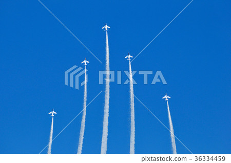 Acrobatic flight 36334459