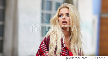 Young smiling blonde hair woman on the city streets on sunny day 36337754