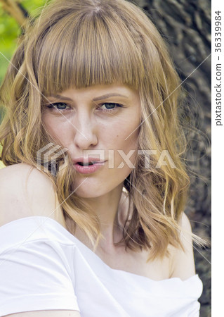 Young woman with blond hair 36339984