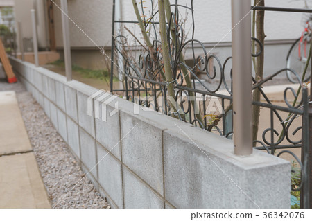 concrete-block wall, constructing, boundary 36342076